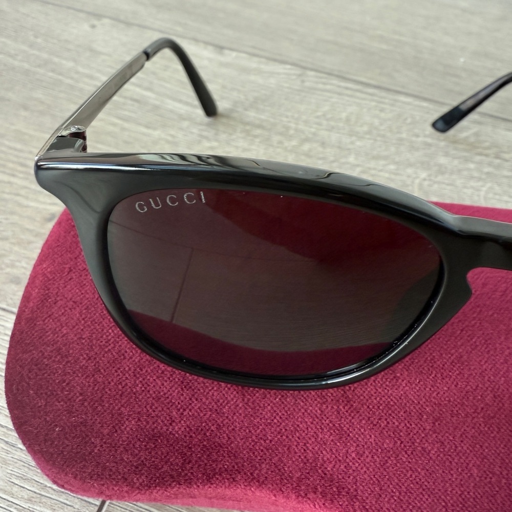 Gucci Black and Tan Sunglasses - Picture 4 of 5